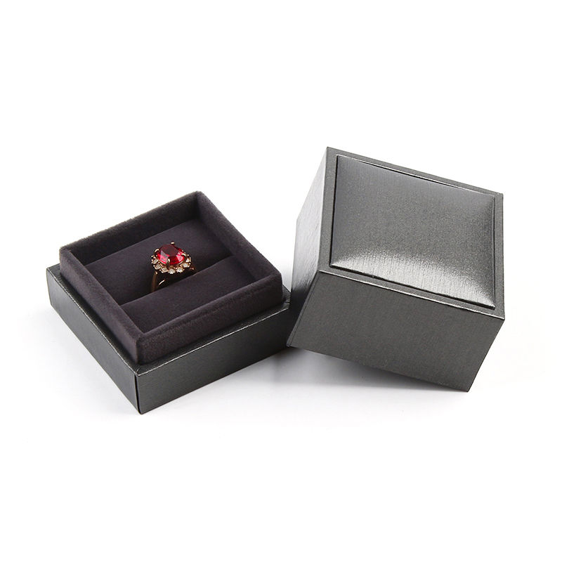 Boîte de bague gris argenté