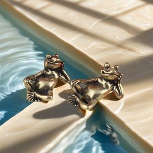 تماثيل ضفادع نائمة من النحاس الصلب بتصميم عتيق، زينة طاولة إبداعية، حيوانات أليفة للشاي على شكل ضفادع، ديكورات عتيقة، منتجات نحاسية بالجملة - Product Image 4