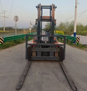 China HELI <span class=keywords><strong>CPCD60</strong></span> Carretilla elevadora diesel usada de 6 toneladas de calidad superior para la entrega de material al aire libre - Product Image 6