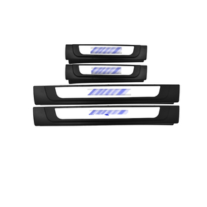 แผ่นกันรอยบันไดข้างประตูบันไดด้านข้าง LED สำหรับ2019 LED ARUZ - Product Image 3