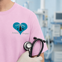 T-shirt personnalisé brodé pour clinique vétérinaire avec logo cœur d'hôpital vétérinaire pour uniforme du personnel de la clinique canin et cadeau pour les soignants d'animaux