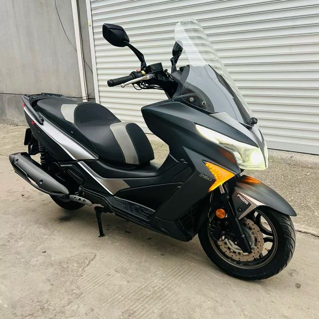 Sailing 250 Used Gasoline Motorcycle with Electronic Fuel Injection and Water-cooled Engine