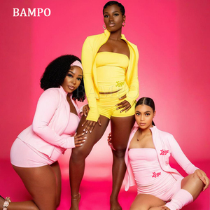 Set 2 pezzi di abbigliamento estivo da <span class=keywords><strong>donna</strong></span> su misura in <span class=keywords><strong>cotone</strong></span> Y2K Top in <span class=keywords><strong>cotone</strong></span> e ripiegate su Shorts svasati due pezzi Set da salotto abbigliamento <span class=keywords><strong>donna</strong></span> - Product Image 4