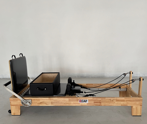 Logotipo personalizado Gimnasio Yoga Máquina de uso en estudio Entrenamiento corporal profesional Camas de núcleo de madera de arce de roble Equipo de construcción Pilates Reformer - Product Image 1