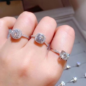 Anillo de diamante de moissanita de plata S925 para mujer y hombre, fábrica al por mayor, modelos de joyería simulada, suministro en vivo - Product Image 2