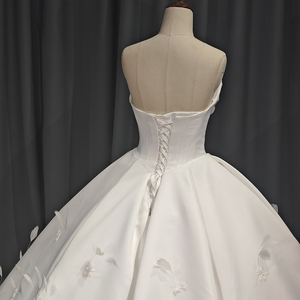 Vestido de novia de lujo con cuello en V y cola larga, estilo princesa, hecho a medida, 1205 - Product Image 3