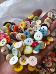 Toptan gümrük 2 delik çocuk düğmeleri ay kalp beş köşeli yıldız DIY düğmeler Flatback çevre dostu plastik düğmeler - Product Image 3