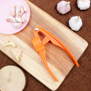 Venta caliente Utensilios de cocina Herramienta Manuel Ginger Mincer Peeler Trituradora de ajo Prensa de ajo de plástico de mano - Product Image 5
