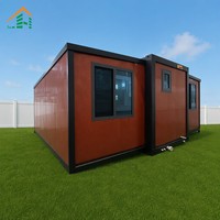 Maison conteneur de luxe à double aile avec mur-rideau en verre extensible, résistante aux intempéries, avec salon, cuisine et salle de bain
