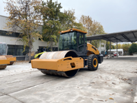 Compacteur vibrant hydraulique de 12 tonnes, moteur Cummins, modèle HXS12, faible coût d'entretien pour le compactage de l'asphalte et du sol