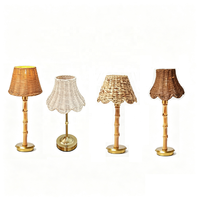 Lampe de table sans fil unique en rotin naturel avec abat-jour festonné à piles, décoration de maison de style campagnard, couvercle en jacinthe d'eau