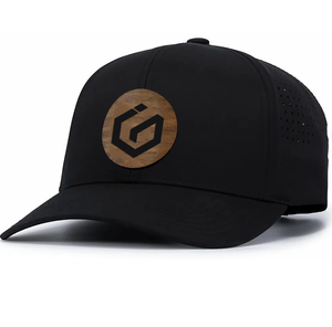 Gorra de Béisbol Deportiva Personalizada, Impermeable, de 5 Paneles, con Corona Media, Transpirable, con Agujeros Decorativos Láser y Logotipo de Goma/PVC - Product Image 1