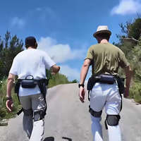 Exosquelette de marche pour la rééducation des membres inférieurs, exosquelette de marche portable et adaptable pour personnes âgées et handicapées