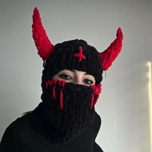 Bonnet cagoule tricoté noir et rouge avec applique croix, masque intégral, style punk unisexe, bonnet d'hiver pour adulte - Product Image 1