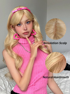 Perruque Cosplay Dorée en Fibre Synthétique avec Frange <span class=keywords><strong>Cheveux</strong></span> Longs <span class=keywords><strong>Bouclés</strong></span> Ensemble Complet Halloween Femmes Filles - Product Image 5