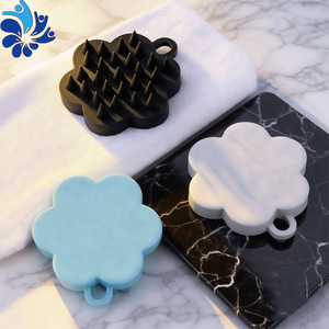 Brosse de massage du cuir chevelu en silicone en forme de fleur avec trou de suspension pour les soins capillaires - Product Image 4