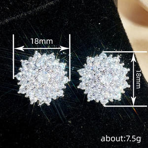 Orecchini a Perno di Lusso con Fiori in Argento 925, Cristalli e Strass, Gioielli da Sposa per Donne - Product Image 6