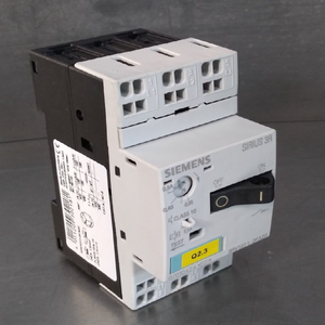 Yeni Orijinal Hazır 3RV1011-0FA20 Başlatma Anahtarı Loc4E26 Endüstriyel Otomasyon Ürünü - Product Image 1