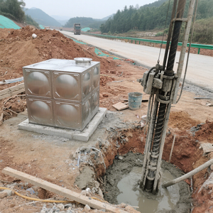 Réservoir de stockage d'eau à pression rectangulaire en acier inoxydable 220V de qualité alimentaire pour machines de traitement de l'eau d'hôtel et de restaurant - Product Image 1