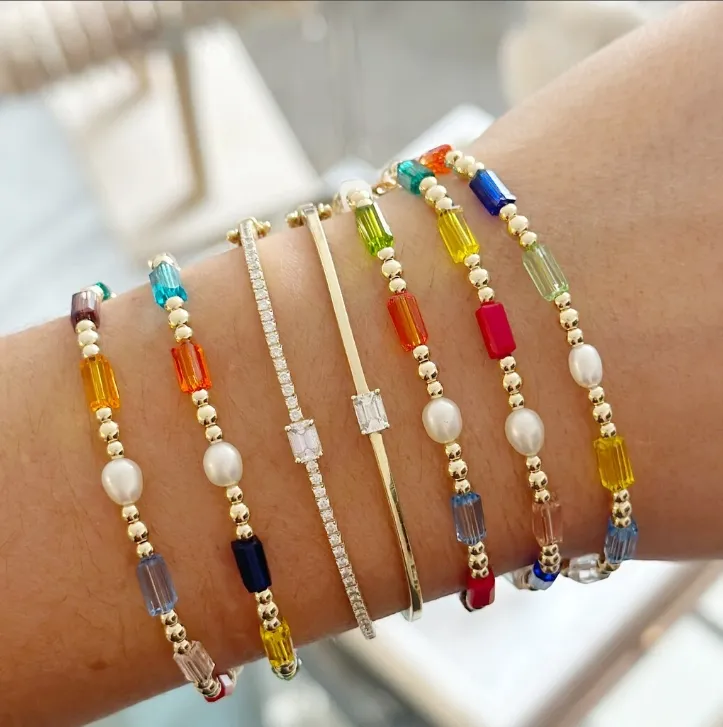 Bracelet de perles d'eau douce d'été multicolore minimaliste en acier inoxydable avec cristal de verre et pierres précieuses remplies d'or 18 carats Vente en gros