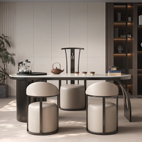 Ensemble de table basse ronde en pierre frittée, table basse avec cadre en acier au carbone courbé et tabourets rembourrés pour salon et réception