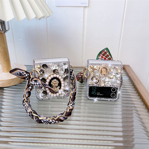 Funda de Teléfono de Lujo con Diamantes Brillantes para Samsung <span class=keywords><strong>Galaxy</strong></span> <span class=keywords><strong>Zflip</strong></span> 7 6 5 4 <span class=keywords><strong>3</strong></span>, Carcasa Trasera con Cadena para la Muñeca, Accesorios para Teléfono al por Mayor - Product Image 2