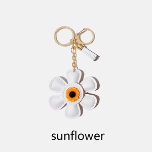 Porte-clés de luxe pour femme avec pompons tournesol en cuir PU, pendentif et breloque pour sac, nouveauté - Product Image 5