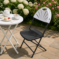 Chaise pliante moderne en plastique avec dossier éventail, cadre en acier de 1,0 mm, pour événements extérieurs, églises, mariages – Chaise portable empilable en gros