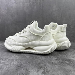 รองเท้าผ้าใบผู้ชายระบายอากาศดี ดีไซน์สไตล์แคปซัม พื้นหนา รองเท้าลำลองทันสมัย ใส่ได้หลายโอกาส เหมาะกับการเดิน - Product Image 1