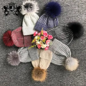 Janefur Vente en gros Hiver Bobble Chapeau Véritable Fourrure De Raton Laveur Pom Pom Beanie Chapeaux Femmes Tricoté Fourrure <span class=keywords><strong>Pompon</strong></span> Chapeau - Product Image 1