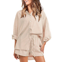 Ensembles 2 pièces rayés tendance pour femmes : chemise boutonnée à manches longues et short taille haute – Tenues décontractées chics pour l'été – Vente en gros