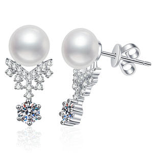 Pendientes de Perlas de Agua Dulce de 8 mm con Corona de Moissanita VVS de Corte Redondo de 6 Quilates con Engaste de Garra de Plata de Ley S925 para Mujer 12/15 - Product Image 1