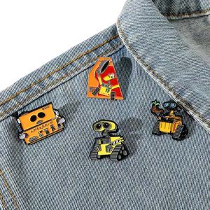 En gros, épingles en métal à motif de <span class=keywords><strong>film</strong></span>, broches mignonnes de dessin animé, épingles en émail souple avec design <span class=keywords><strong>robot</strong></span>, personnages du <span class=keywords><strong>film</strong></span> Wall-E et <span class=keywords><strong>EVA</strong></span>, pour Noël - Product Image 4