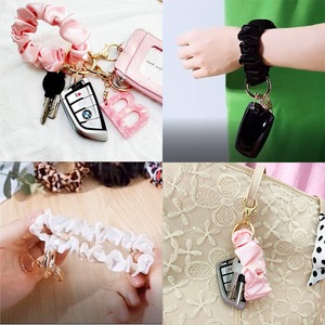 สายคล้องมือถือผ้าไหมยับ สายคล้องกุญแจกันหล่นสำหรับผู้หญิง สายคล้องข้อมือแบบสั้น สายคาดผมสำหรับผู้หญิงและเด็กผู้หญิง ของตกแต่งกระเป๋า - Product Image 4