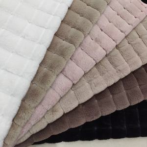 GRS reciclado 100 poliéster 5CM cuadrado Jacquard a cuadros tela de pelo de conejo para Otoño Invierno ropa de mujer Manta - Product Image 2