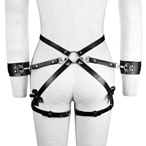 Culottes en cuir pour femmes avec attaches aux fesses, manchettes et ceintures pour accessoires intimes de flirt, noir - Product Image 1