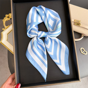 Sciarpa in Raso a Righe Geometriche <span class=keywords><strong>per</strong></span> Donne, Effetto Seta, Motivo Chevron Moderno, Sciarpa Quadrata in Raso, Foulard da <span class=keywords><strong>Collo</strong></span> 27 Pollici OEM/ODM - Product Image 1