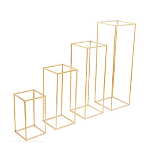 Soporte de Hierro para Plantas de Alta Calidad, Elegante Exhibidor de Metal para Flores, Decoración Interior para Tiendas y Boutiques - Product Image 3