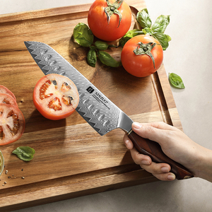 Cuchillo Santoku de Cocina de Acero Damasco en Polvo, Inspirado en Chefs de 3 Estrellas, con Mango de Madera de Palisandro y Funda de Madera de Nogal - Product Image 5