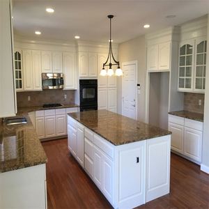 ชุดตู้ครัวสำเร็จรูปปี 2024 แบบ RTA สีสั่งทำได้ ทันสมัย เป็นมิตรกับสิ่งแวดล้อม ทำจากไม้เนื้อแข็งคุณภาพสูง Zensinc - Product Image 1