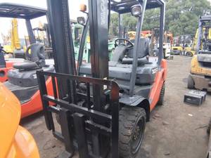 Chariot élévateur d'occasion TOYOTA FD30 pour travaux de terrassement - Offre Spéciale - Product Image 6