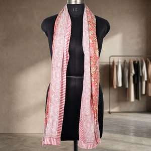 Écharpe longue en mousseline de soie pour femme, motif floral imprimé numériquement, rose pêche, légère, pour toutes les saisons, accessoire de tous les jours - Product Image 1