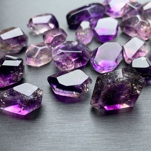 Pierres de cristal d'améthyste naturelle facettées de forme libre, quartz violet poli, pierres précieuses en vrac pour la fabrication de bijoux et la décoration - Product Image 2