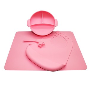 Juego de platos de silicona con ventosa para bebés, color rosa, plato de alimentación dividido para bebés de 0 a 12 meses, vajilla de calidad alimentaria con tapete y babero. - Product Image 1