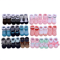 Vente en gros d'usine/OEM – Coffret cadeau de chaussettes mignonnes en coton pour enfants – Ensemble de chaussettes pour bébé à rayures et lettres, idéal pour l'hiver