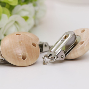 Clips de madera coloridos para chupetes, con forma de círculo, para bebés de 0 a 12 meses, con tratamiento de pintura horneada. - Product Image 3