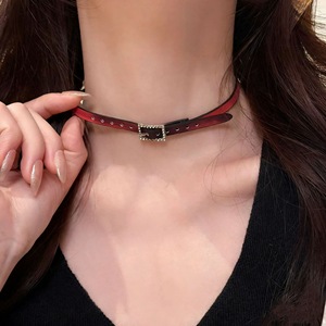 สร้อยคอหนังเปลี่ยนสีได้ตามอุณหภูมิ รุ่นสับปะรดสีแดง  สำหรับผู้ชายและผู้หญิง - Product Image 3