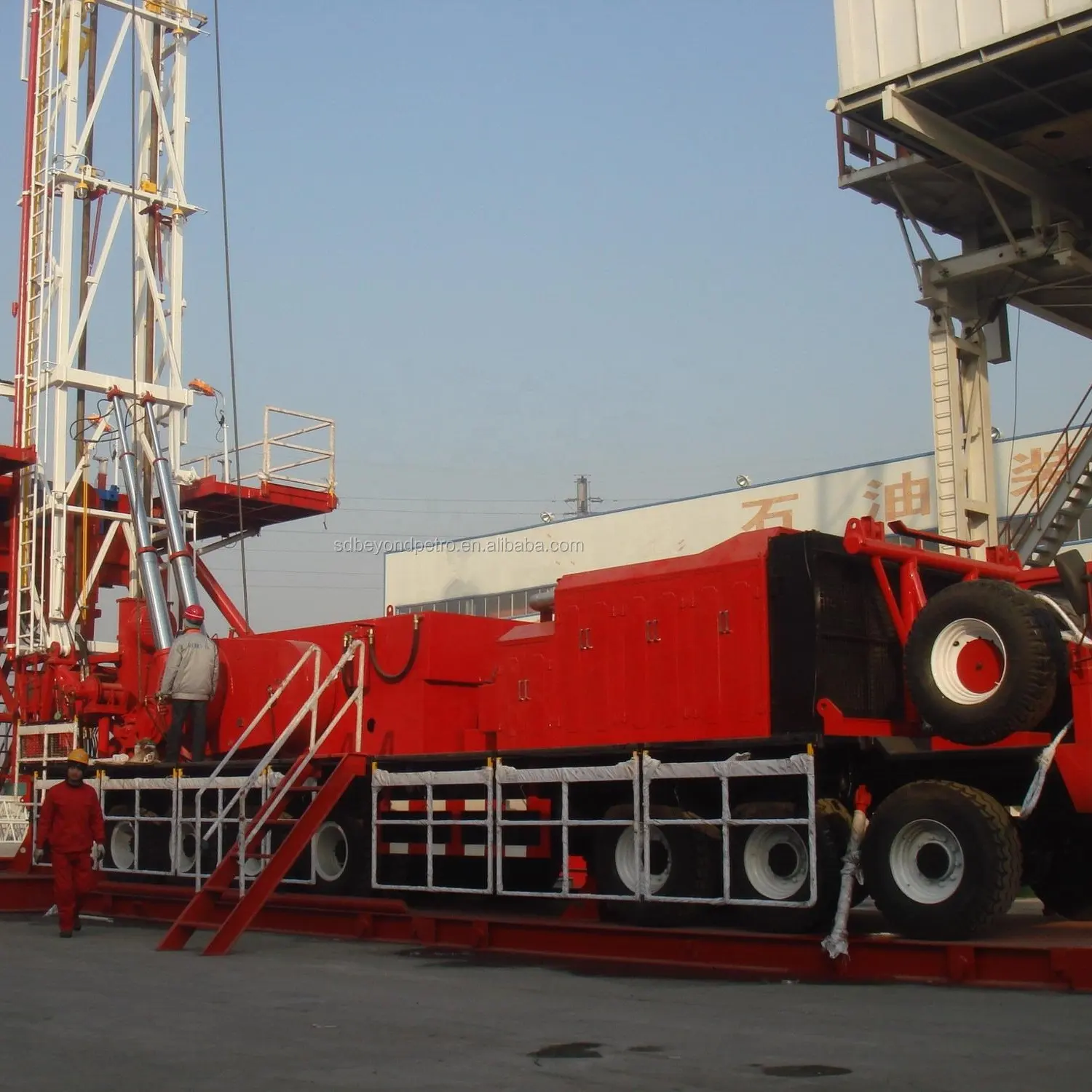API 550HP Workover petrol ve gaz ekipmanları kulesi maden kaya delme makinesi petrol sahası Offshore kıyı petrol kuyu sondaj donanımları