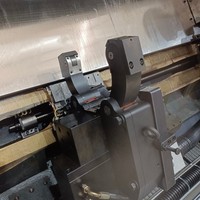 Tour CNC GSK à double broche haute précision, 12/15 stations, robuste, à commande numérique, avec tourelle motorisée, rail rigide et lit incliné, pour usinage de précision
