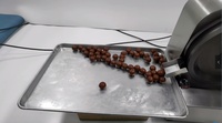 Ligne de production automatique de petites boules de dattes à la noix de coco, petite machine à fabriquer des boules de dattes protéinées, machine à fabriquer des boules de bonheur pour la vente au détail
